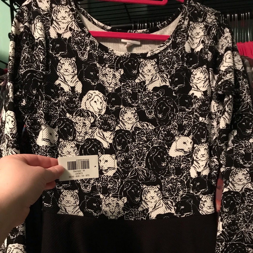 Lularoe Georgia dress tigers, lions, leopards 🐆 - Picture 3 of 4